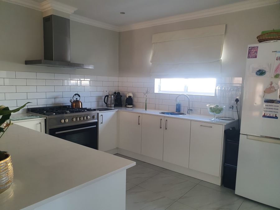 To Let 3 Bedroom Property for Rent in Sunningdale Western Cape